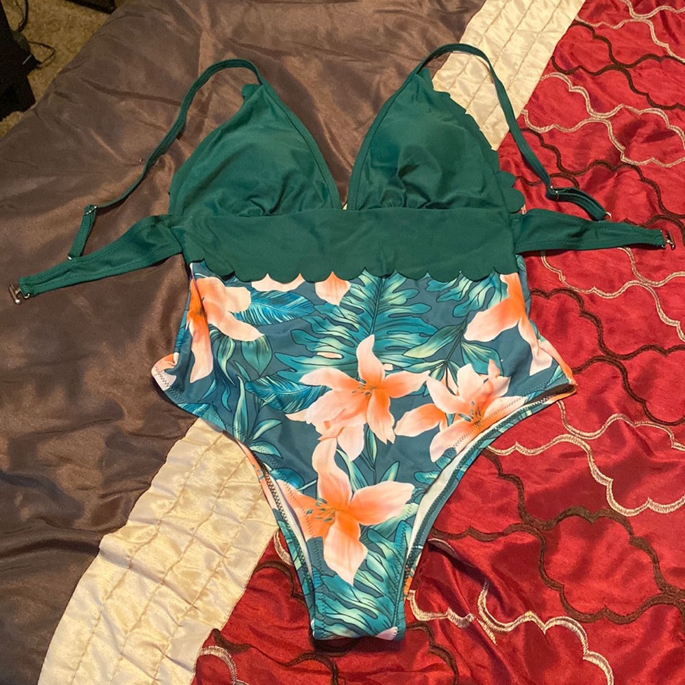 Green floral woman’s One Piece Swimsuit V Neck Ruffle Bathing Suit Tummy Control